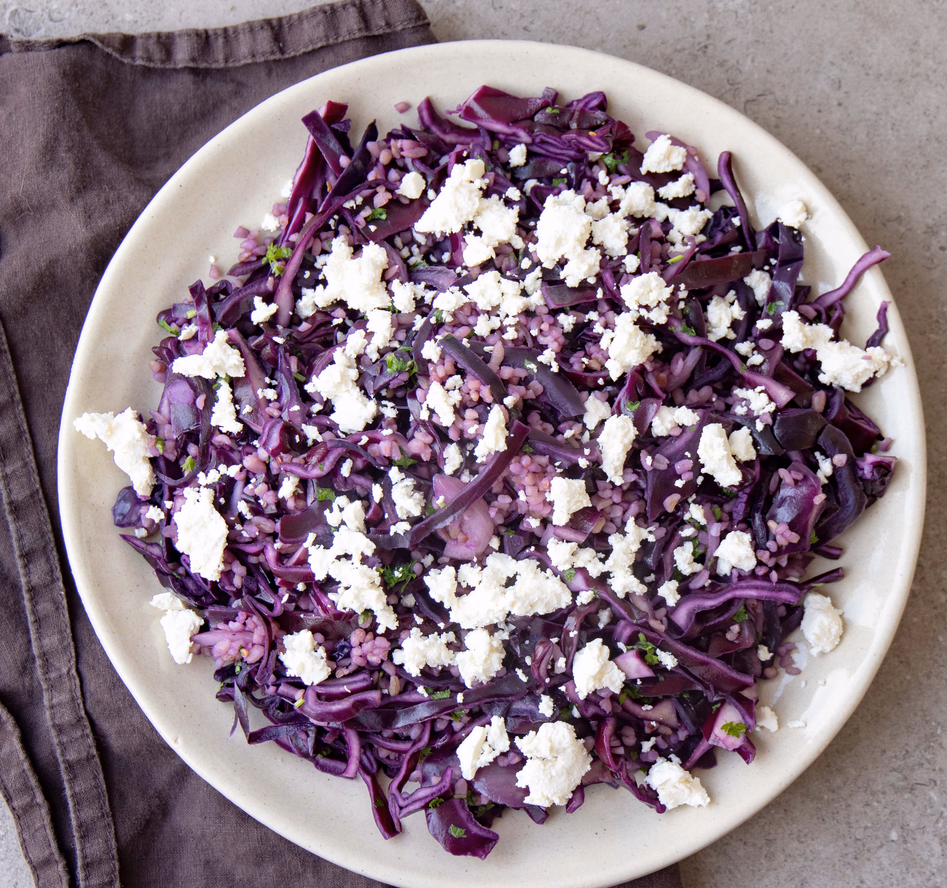 Hvordan pepper man rødkål op?