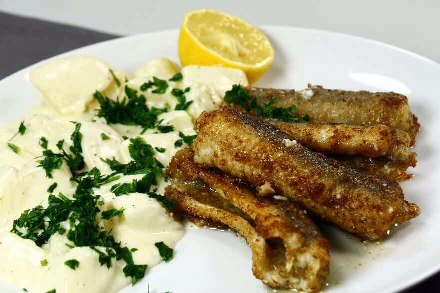 Hvordan varmer man stegte ål?