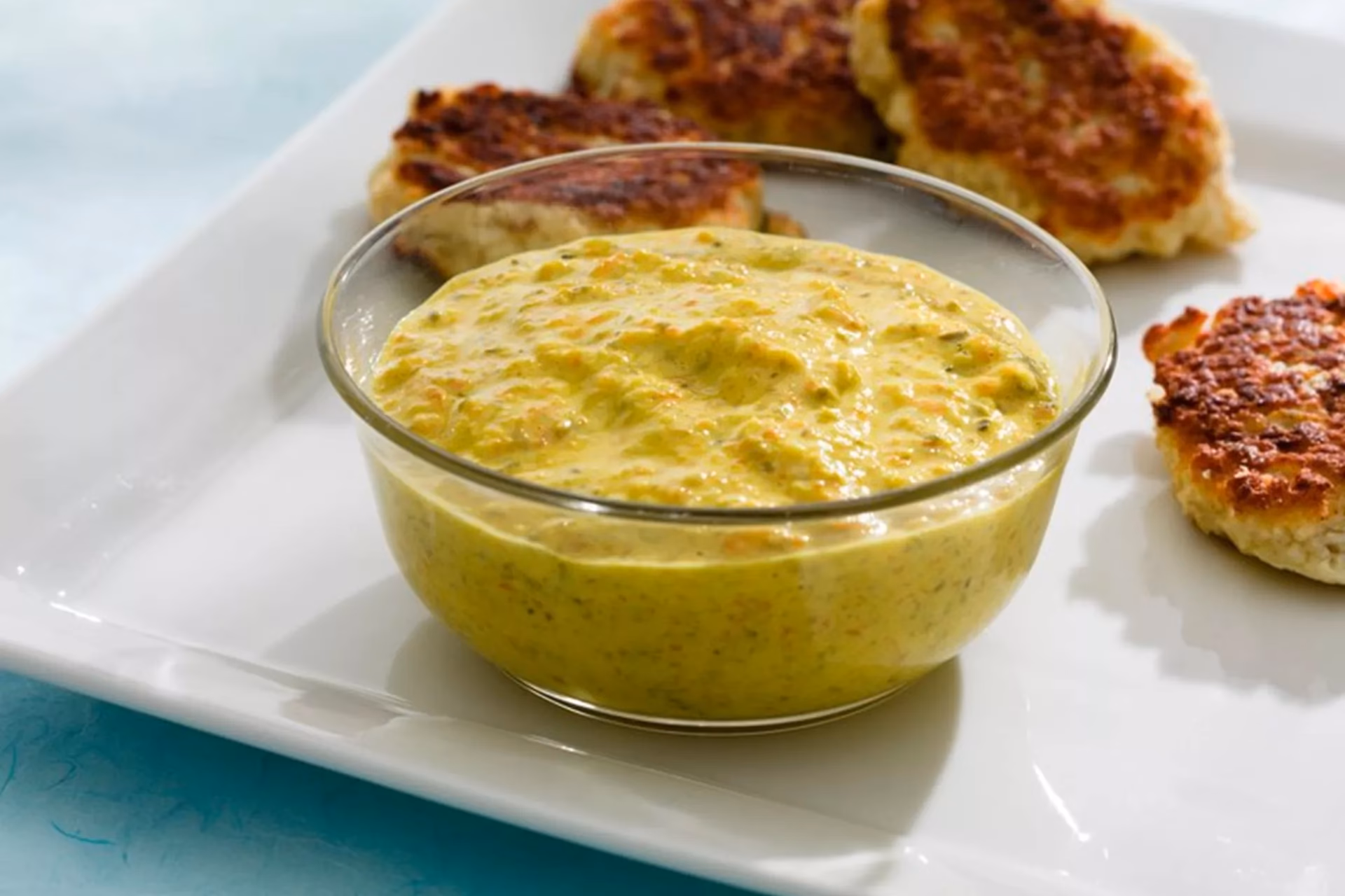 Er der gulerødder i remoulade?