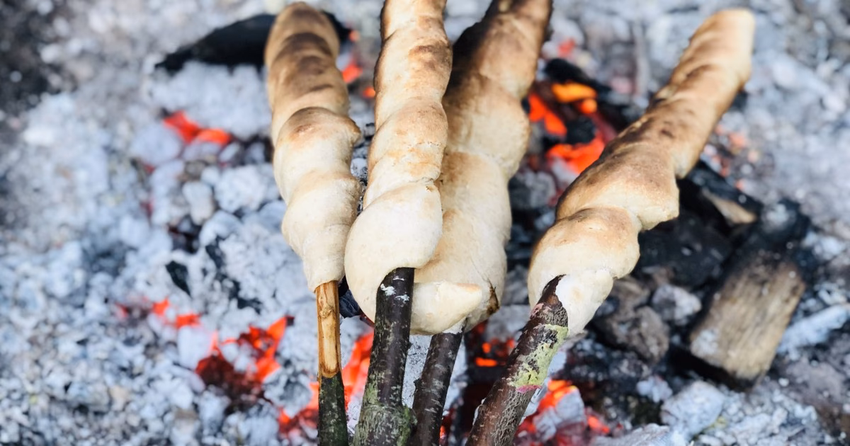 Hvad skal der i snobrødsdej?