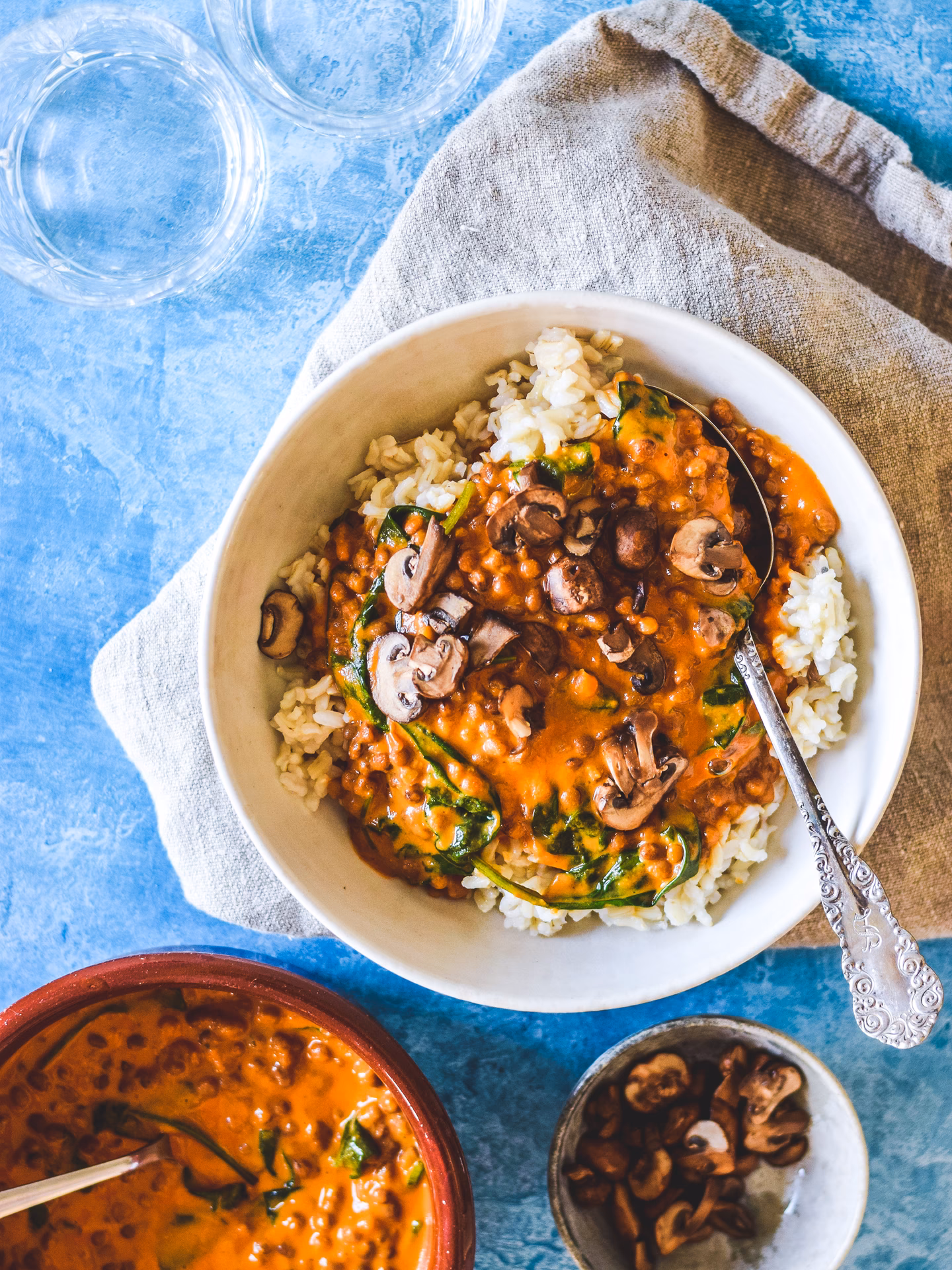 Hvorfor skal man skylle røde linser?