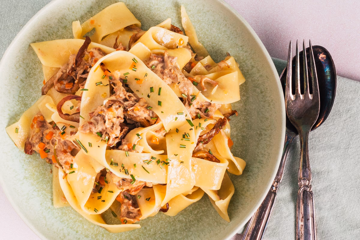 Hvad er pappardelle på dansk?