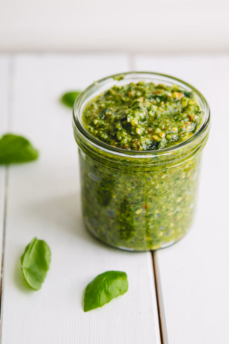 Hvordan laver man en pesto?