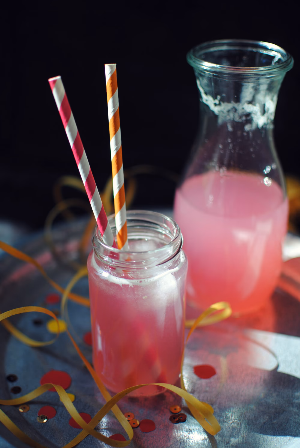 Hvad er pink lemonade lavet af?