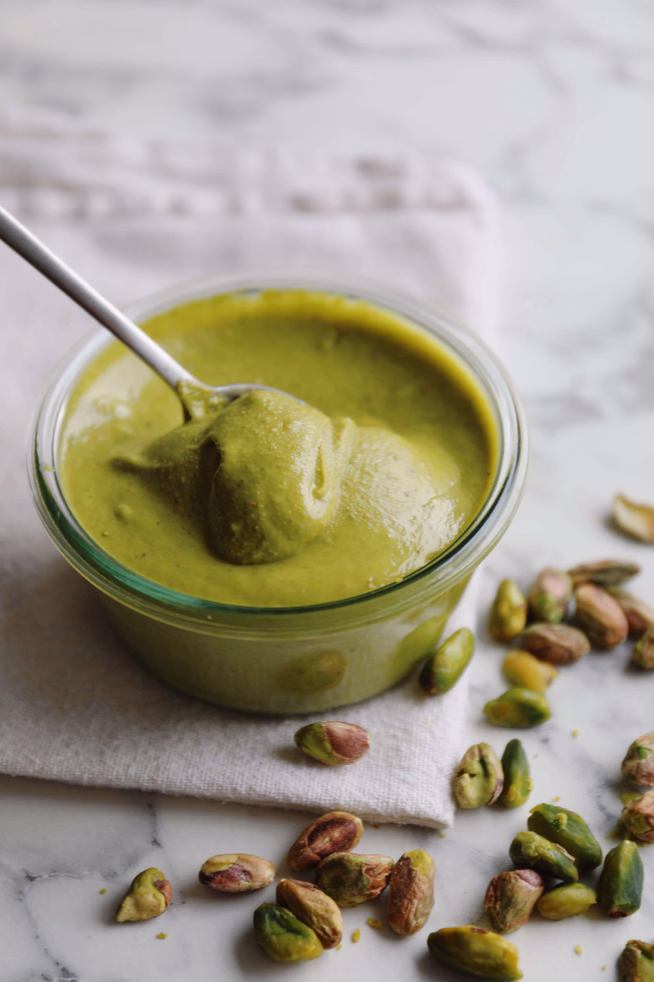 Hvor lang tid kan pistaciecreme holde sig?