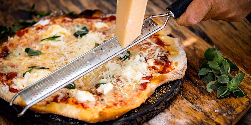 Hvornår putter man burrata på pizza?