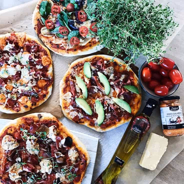 Hvor mange grader skal pizza bages ved?