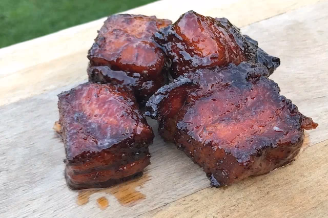 Hvad er pork belly på dansk?
