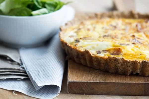 Hvad er forskellen på quiche og tærte?
