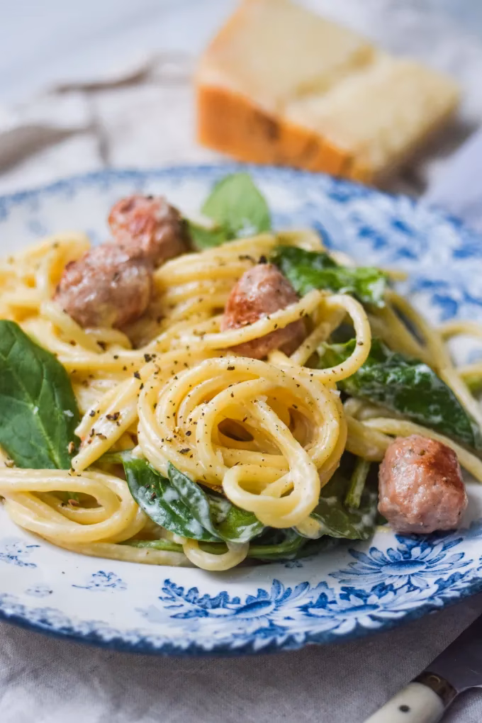 Hvad består salsiccia af?