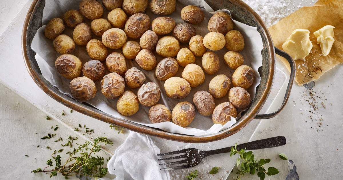 Hvornår skal man putte salt ved kartofler?