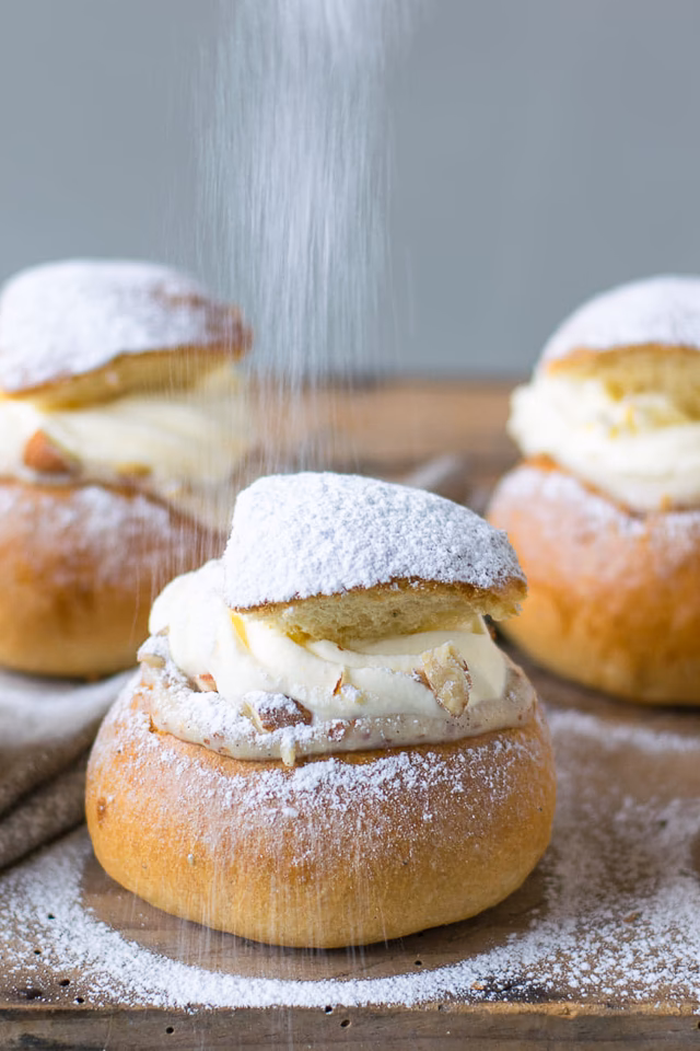 Hvad er der i en fastelavnsbolle?