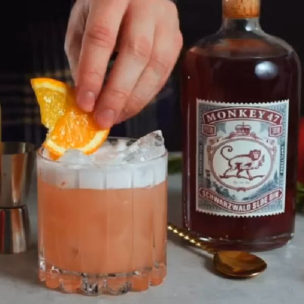 Hvad blander man i slåen gin?