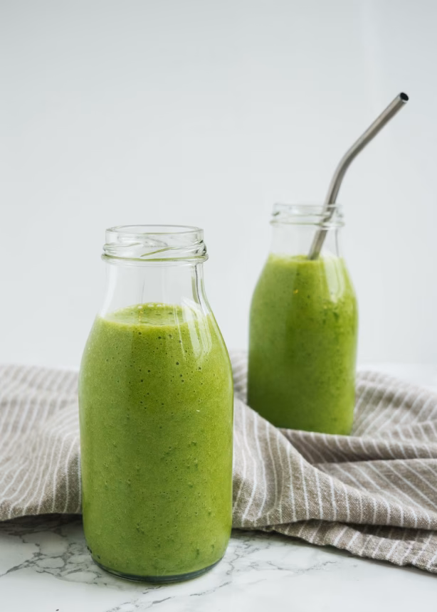 Kan man putte frossen spinat i smoothie?