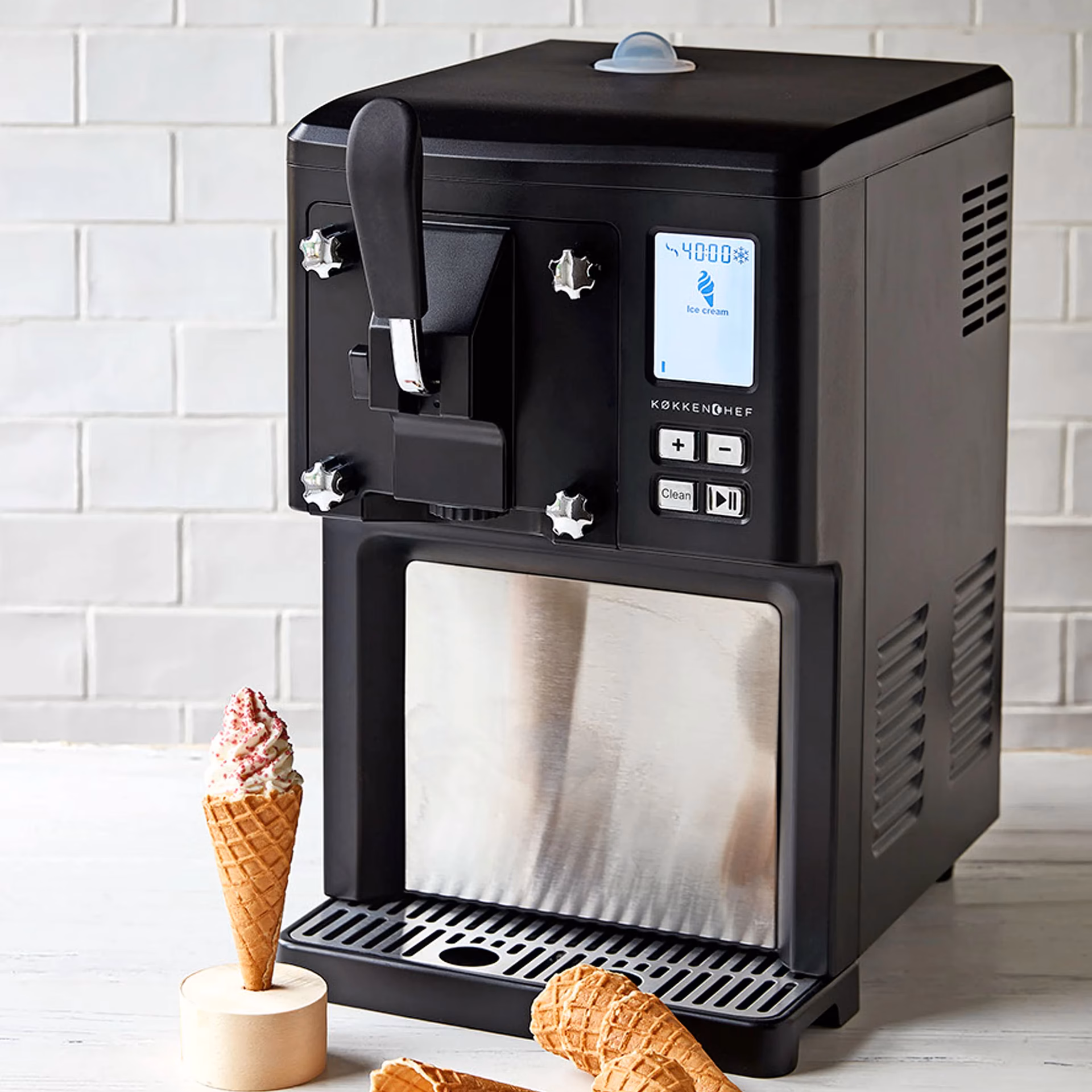 Hvor ofte skal en softice maskine rengøres?