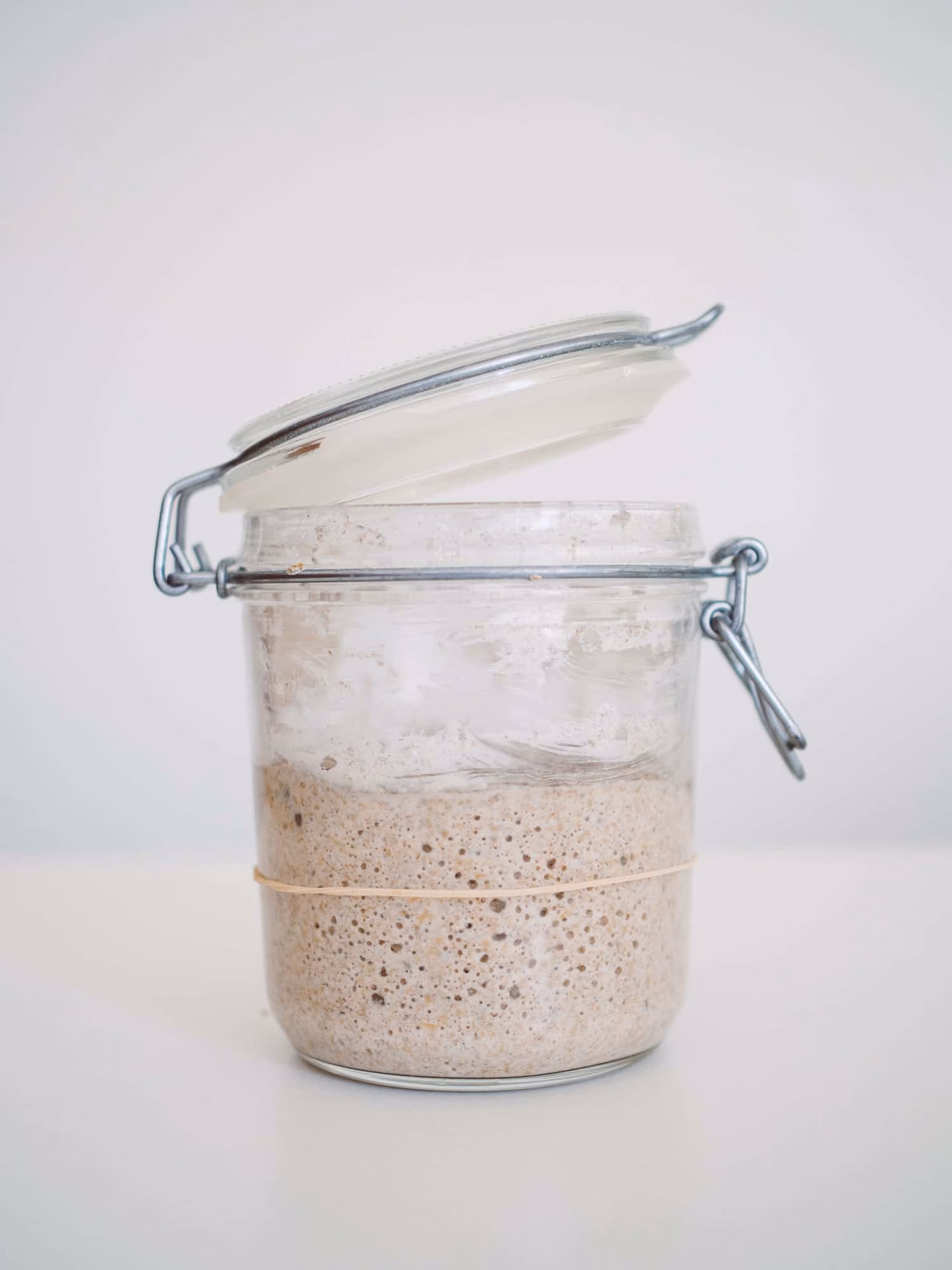 Hvordan laver man surdej starter?