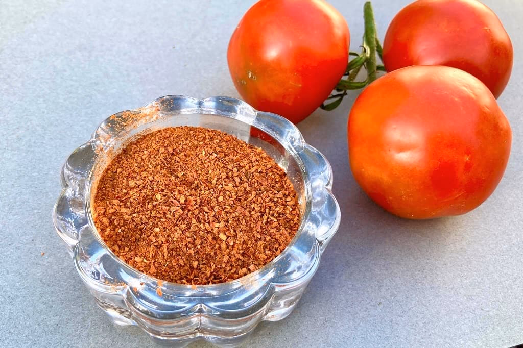 Hvad bruger man tomatpulver til?