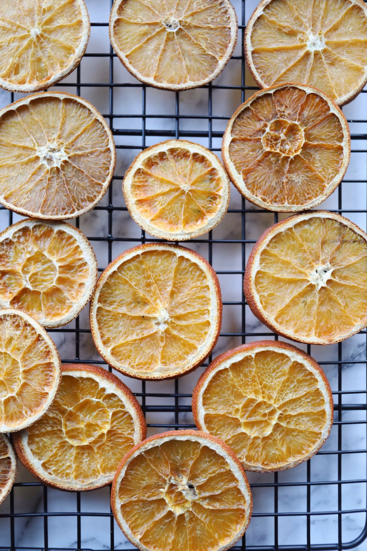 Hvor lang tid skal tørrede appelsiner have i ovnen?