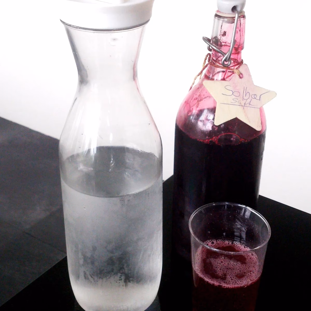 Hvordan laver man solbærsaft?