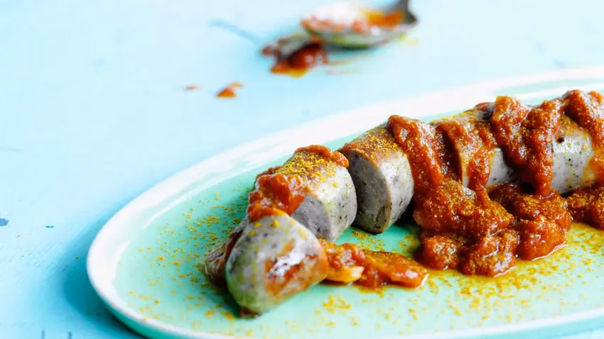 Hvilken pølse bruger man til currywurst?