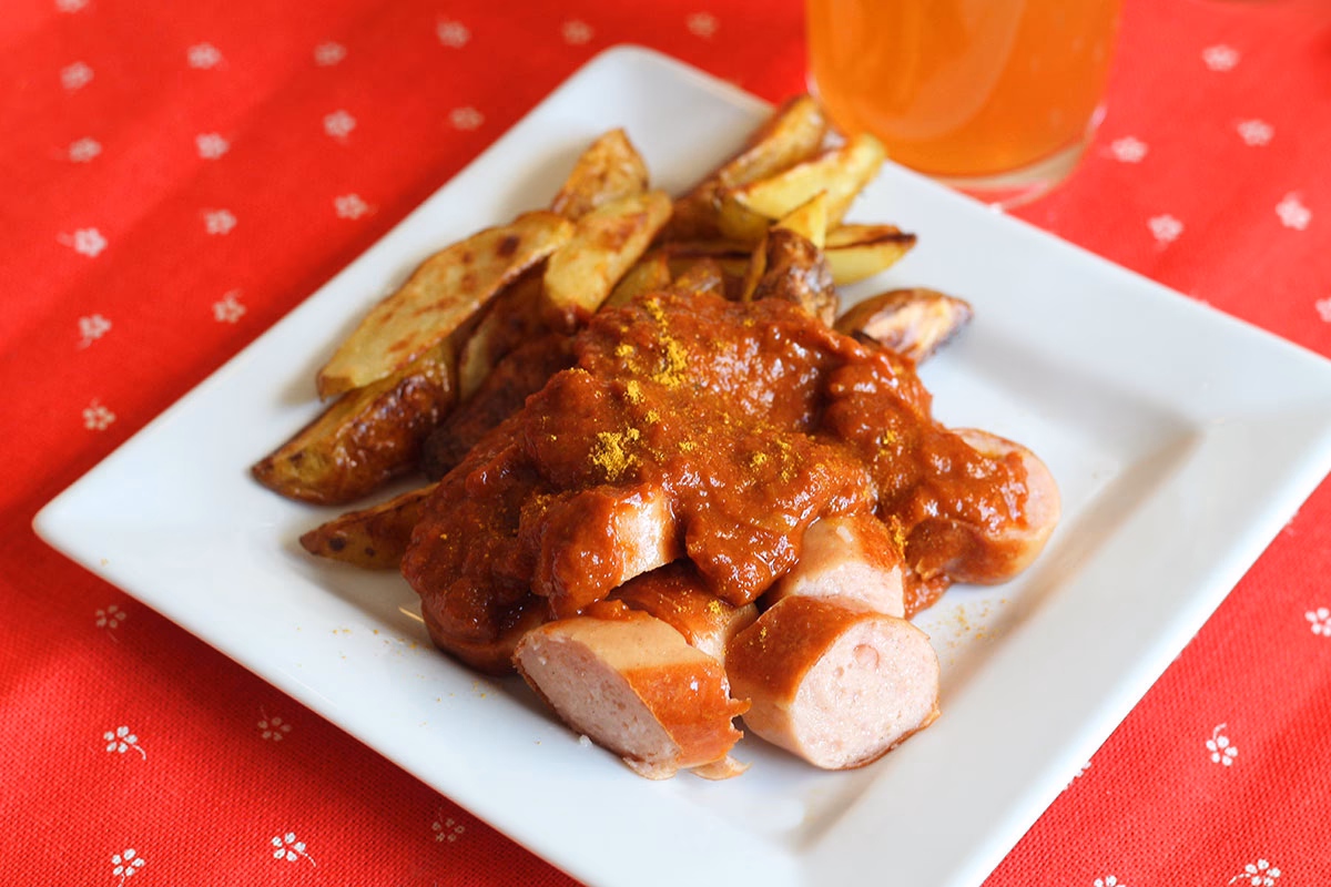 Hvilken pølse bruger man til currywurst?